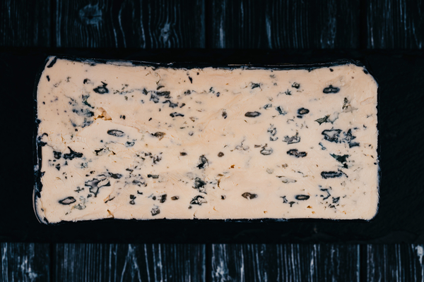 Сыр с голубой плесенью Grand Noir, кг